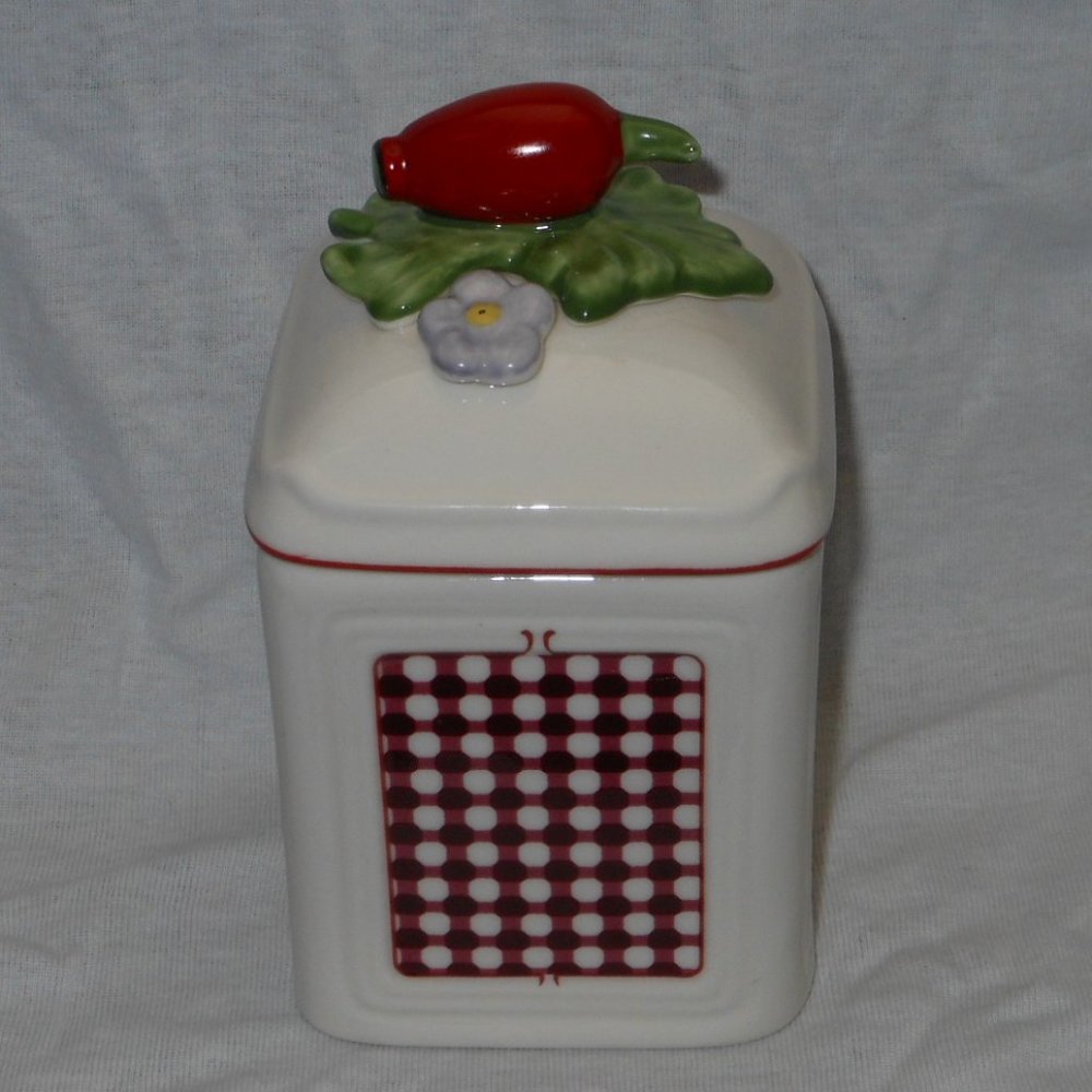 Small porcelain storage jar with lid. Villeroy & Boch 1748